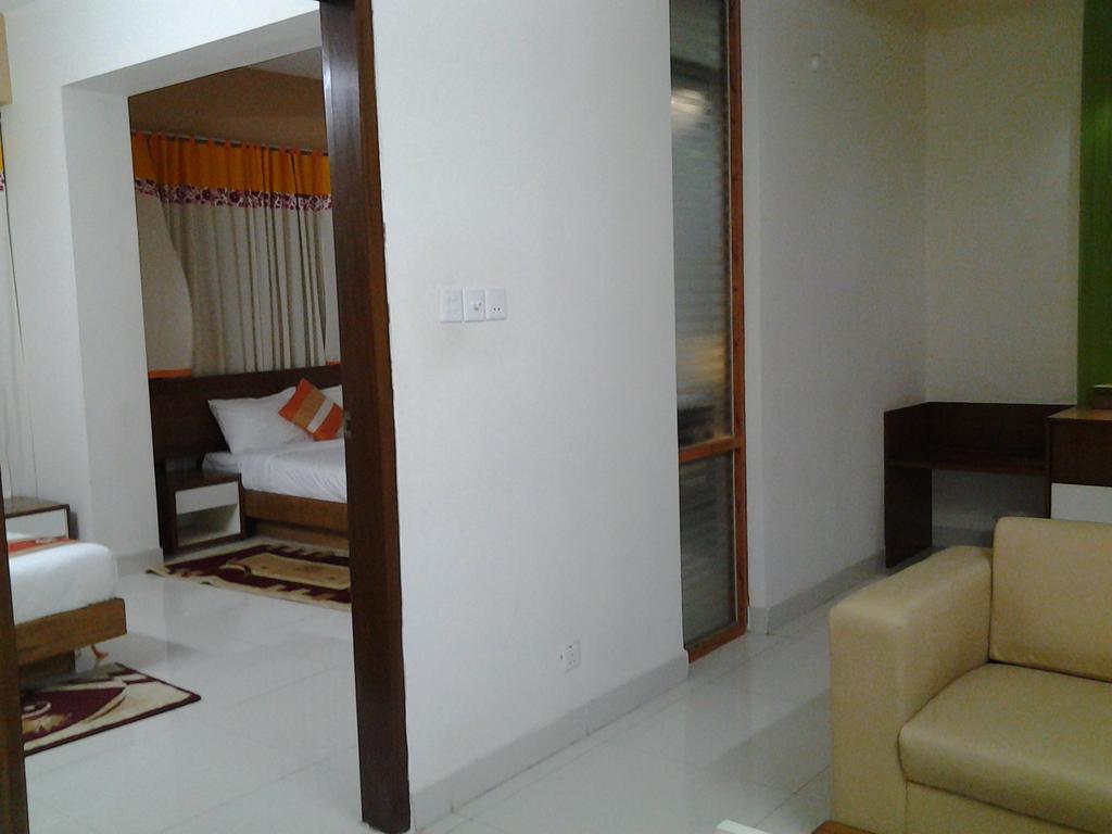 Naas Serviced Apartments ธากา ภายนอก รูปภาพ